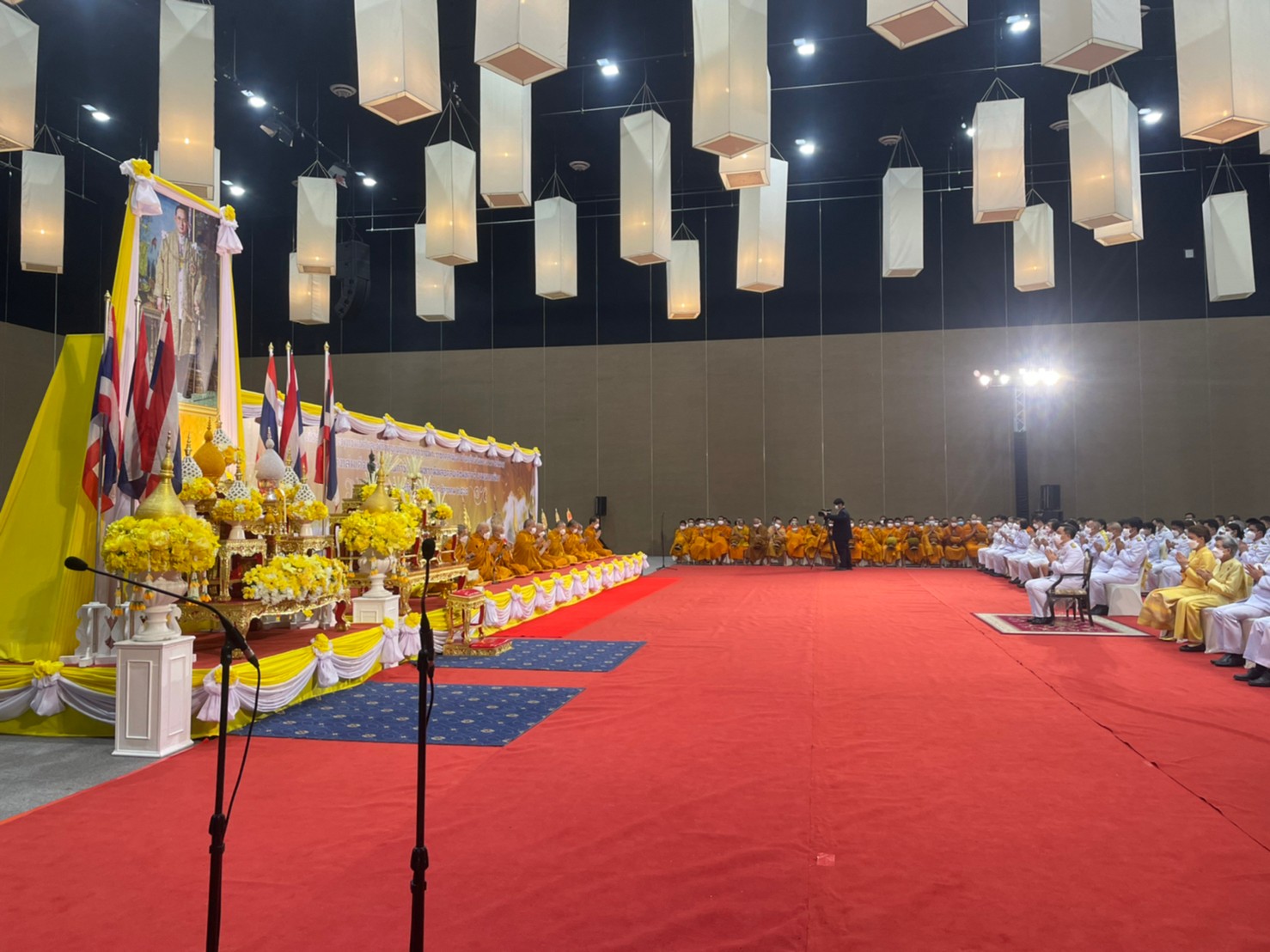 ร่วมพิธีเนื่องในวันคล้ายวันพระบรมราชสมภพพระบาทสมเด็จพระบรมชนกาธิเบศร มหาภูมิพลอดุลยเดชมหาราช บรมนาถบพิตร วันชาติ และวันพ่อแห่งชาติ ๕ ธันวาคม ๒๕๖๕