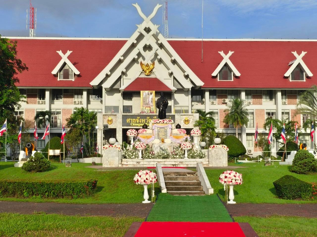 ร่วมประกอบพิธีทางศาสนาและวางพวงมาลาเนื่องในวันรพี ประจำปี ๒๕๖๗