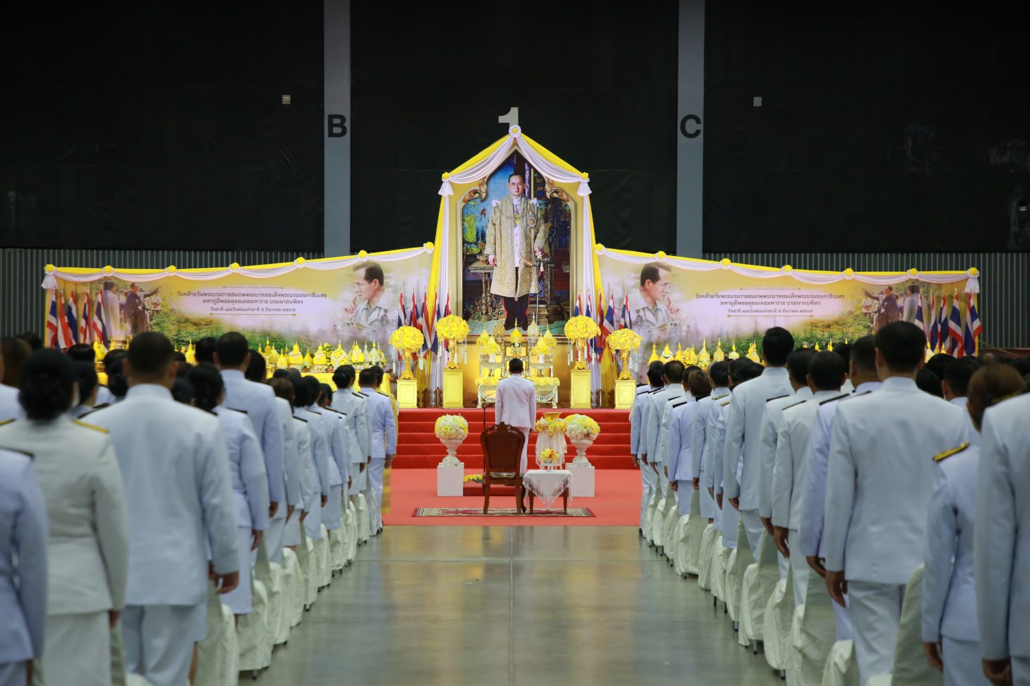 สำนักงานอัยการภาค ๕ มอบหมายผู้แทน ร่วมงานพิธี “วันคล้ายวันพระราชสมภพพระบาทสมเด็จพระบรมชนกาธิเบศร มหาภูมิพลอดุลยเดชมหาราช บรมนาถบพิตร วันชาติ และวันพ่อแห่งชาติ”