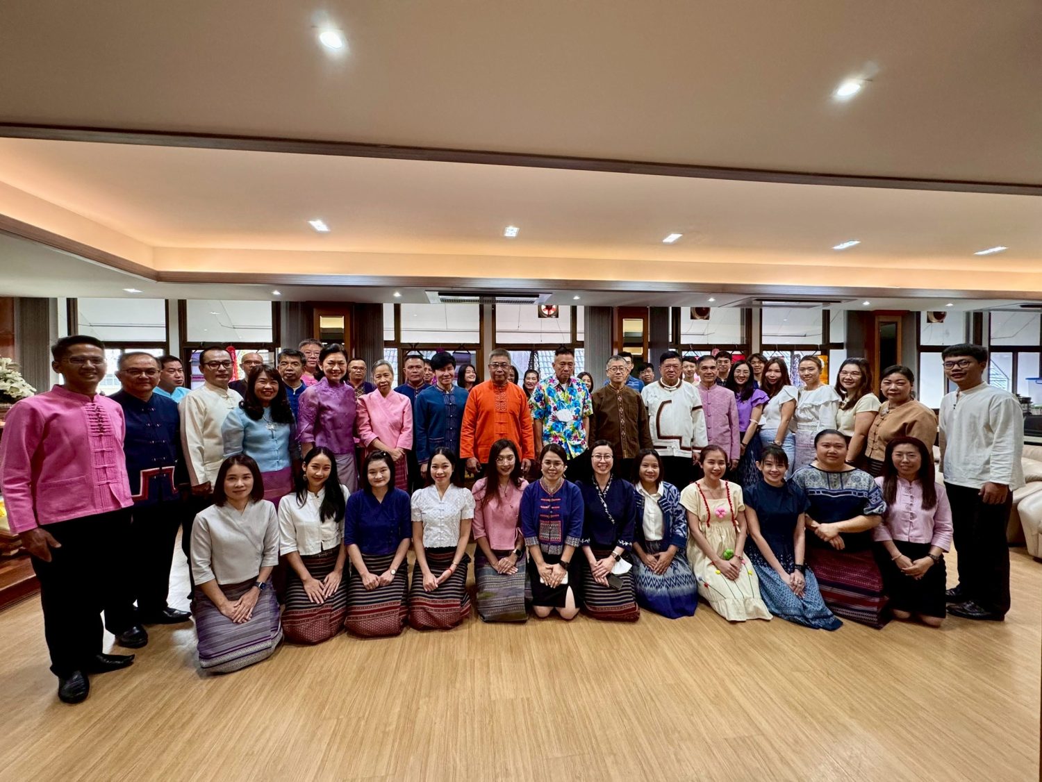 สำนักงานอัยการภาค ๕ จัดพิธีสระเกล้าดำหัวคณะผู้บริหารและอัยการอาวุโส สำนักงานอัยการภาค ๕ เนื่องในประเพณีสงกรานต์ ๒๕๖๘