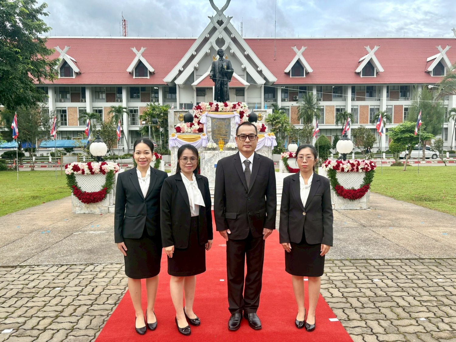 สำนักงานอัยการภาค ๕ ร่วมประกอบพิธีทางศาสนาและวางพวงมาลาเนื่องในวันรพี ประจำปี ๒๕๖๘