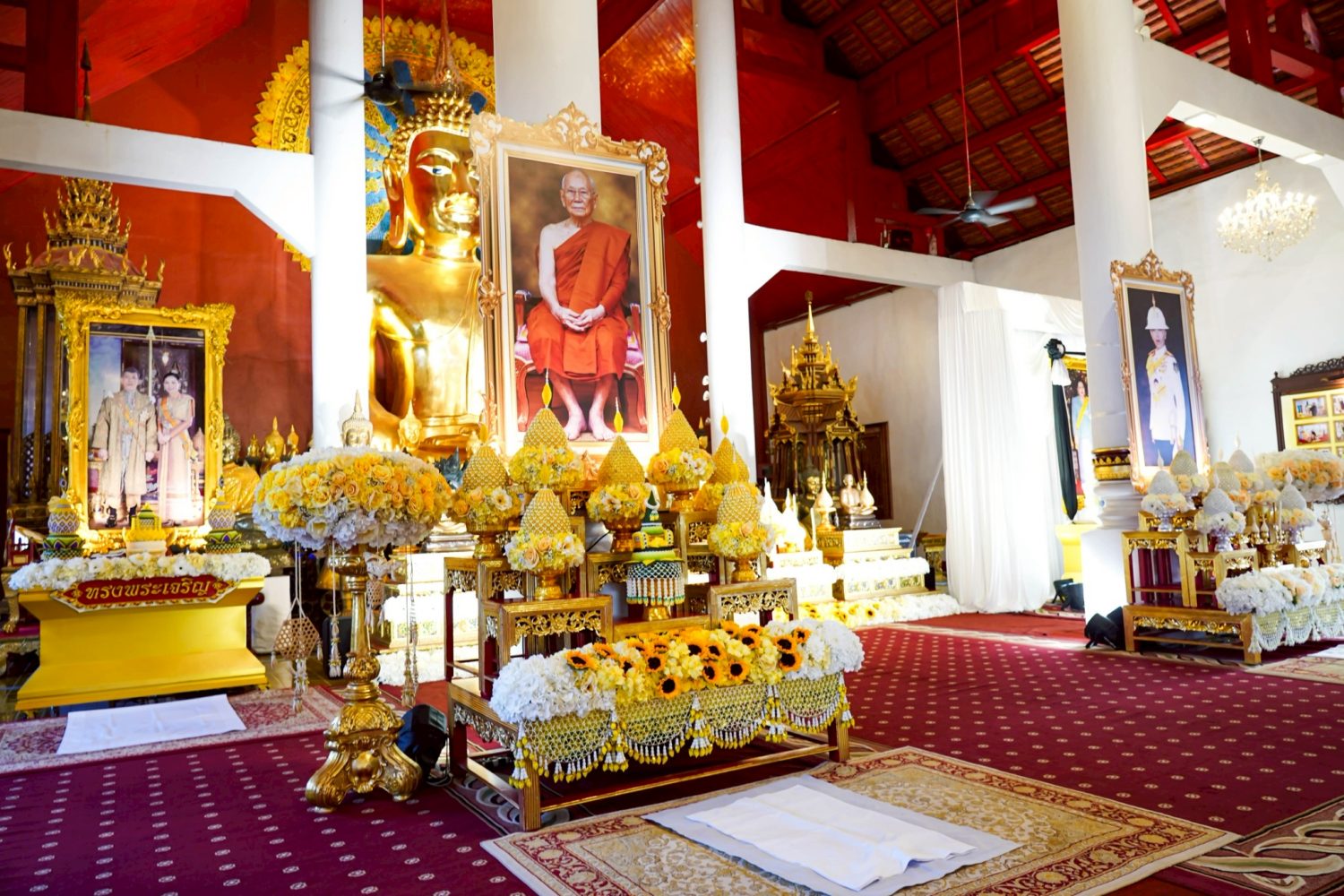 สำนักงานอัยการภาค ๕ มอบหมายผู้แทน เข้าร่วมพิธีเจริญพระพุทธมนต์และทำบุญตักบาตรถวายพระกุศล เนื่องในโอกาสฉลองพระชนมายุ ๙๙ พรรษา สมเด็จพระอริยวงศาคตญาณ สมเด็จพระสังฆราช สกลมหาสังฆปริณายก